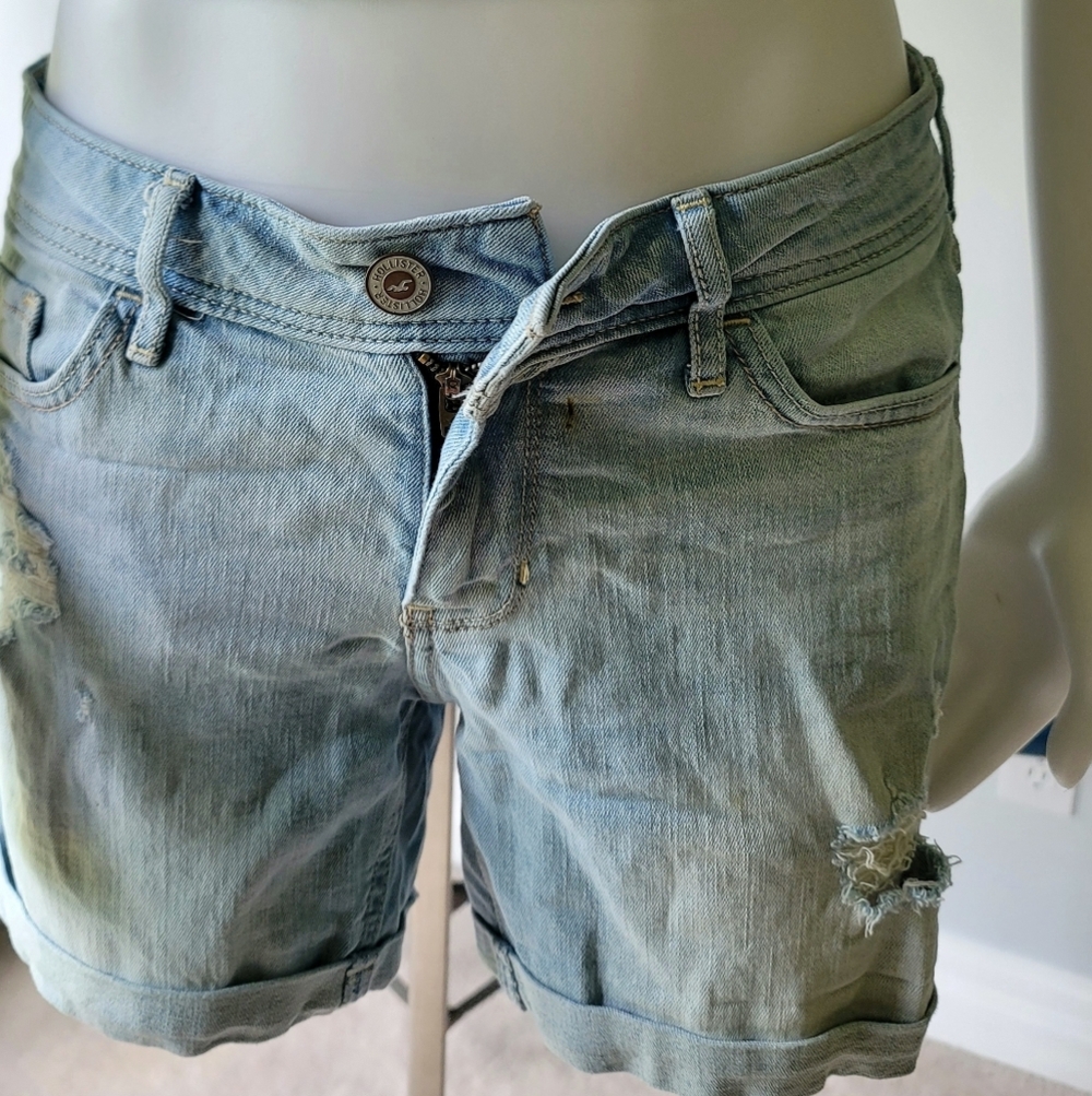 Hollister Boyfriend Short Low Rise Distressed Denim Shorts